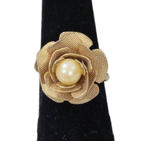 Pearl Flower Ring - Picture 1 of 5